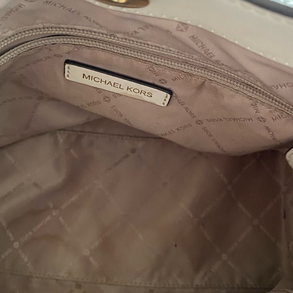 Michael Kors Joan Large Shoulder Bag - Picture 7 of 16